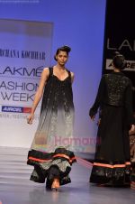 Model walks the ramp for Archana Kochhar Show at Lakme Fashion Week 2011 Day 1 in Grand Hyatt, Mumbai on 17th Aug 2011 (163).JPG